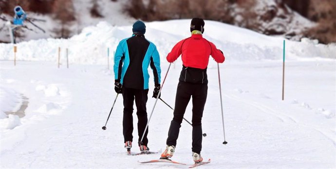 Esquiar, esquí, deportes de invierno, nieve