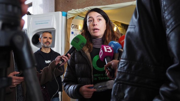 Amics de la Terra atiende medios (imagen de archivo)