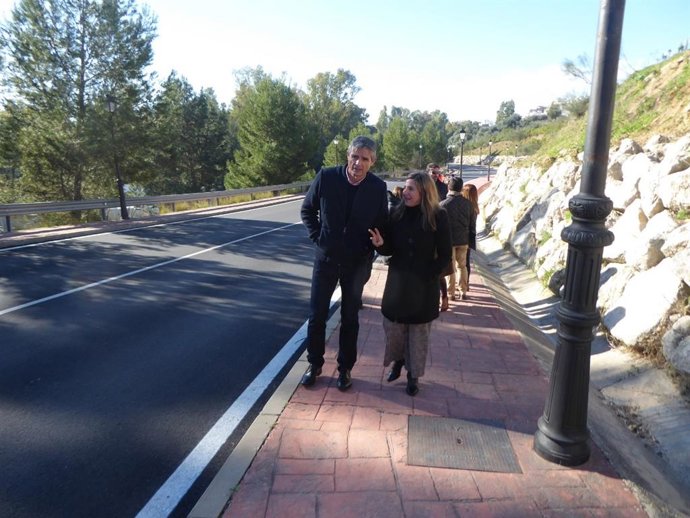 La presidenta de la Diputación de Cádiz, Irene García, y el alcalde de Arcos, Is