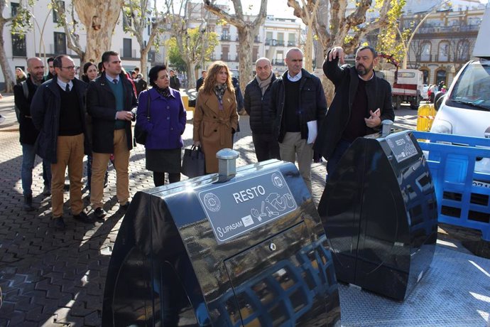 Presentación de los nuevos contenedores soterrados de la Alameda de Hércules