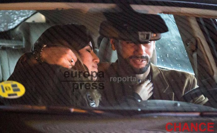 Isa Pantoja y Asraf, besos apasionados de amor en el coche