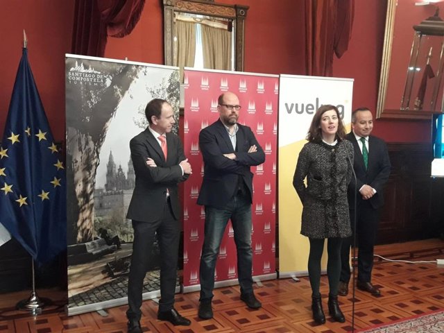 Presentación en el Ayuntamiento de Santiago de la mejora de los servicios de Vue