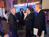 Feijóo ensalza la "estabilidad" como "palabra sagrada" para Galicia, donde "hoy invertir es más fácil que nunca"