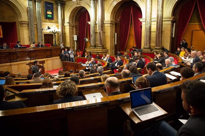 Sesión ordinaria en el Parlamento de Catalunya para tratar, en otros temas, el j