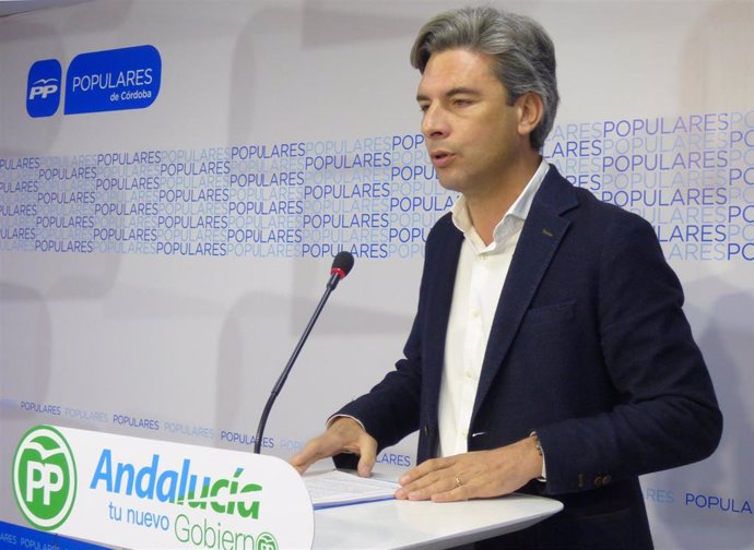Andrés Lorite en la sede del PP de Córdoba