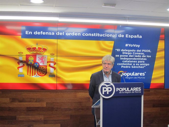 El secretario general del PPRM, Miguel Ángel Miralles, en la rueda de prensa