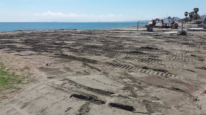 Oxigenación de la arena de playa de málaga trabajos mejora intervención