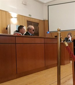 Juicio contra un hombre acusado de incendiar el piso de las vecinas.