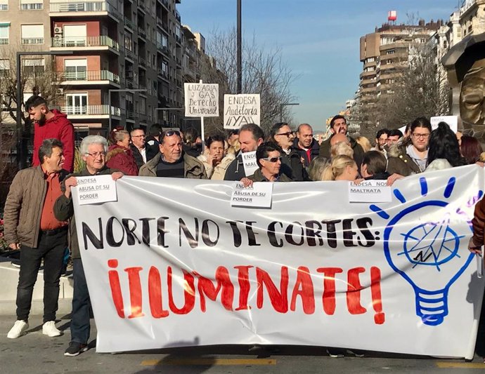 Manifestación contra los cortes de luz en la zona Norte de Granada