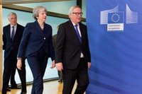 Juncker ofrece a May cambios en la "redacción" del marco futuro pero no en el acuerdo del Brexit