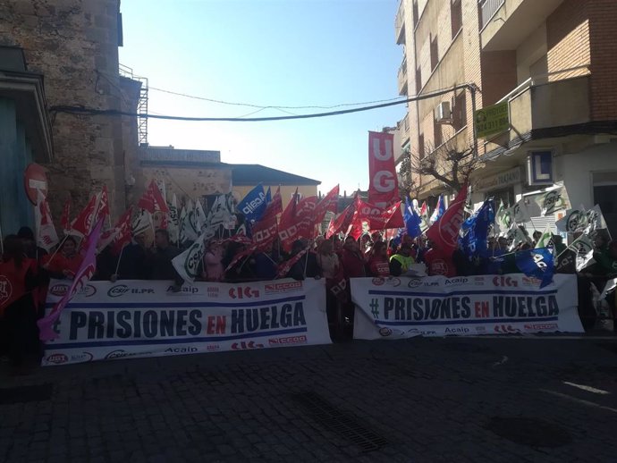 Manifestación de funcionarios penitenciarios ante la Asamblea de Extremadura