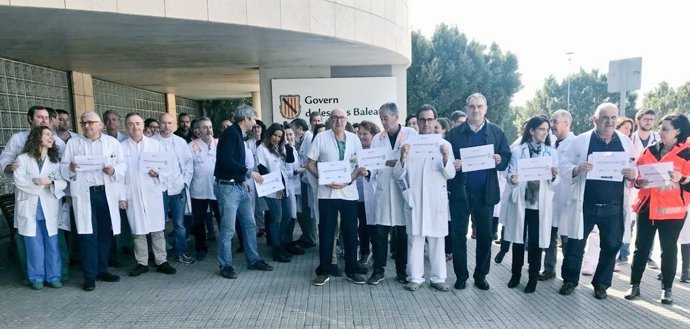 Médicos se concentran en Son Lltzer