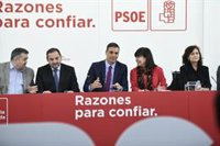 Cargos del PSOE reciben un argumentario de Ferraz para que defiendan la mesa de partidos en Cataluña con su relator