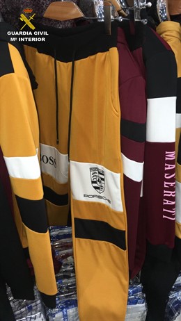 La Guardia Civil Interviene Ropa Falsificada En Badalona Valorada En Más De 400.