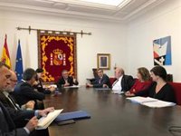 Morán dice que desde el Ministerio "no se prejuzga" ni se tiene "una posición a favor o en contra" sobre los espigones