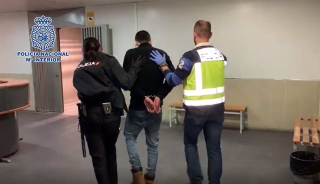 La Policía detiene a un hombre tras hallar el cadáver descuartizado de una mujer
