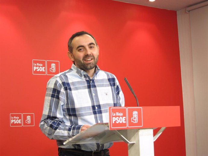 El secretario de Sanidad del PSOE, Rául Juárez, en comparecencia de prensa
