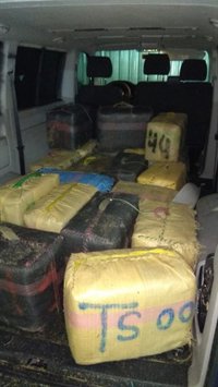 Intervenidos en Tarifa (Cádiz) 637 kilos de hachís en una furgoneta robada