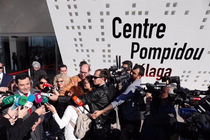 Juanma Moreno presidente de la Junta de Andalucía PP-A medios periodistas canuta