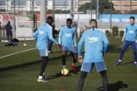 Umtiti entrena parcialmente con el grupo y Messi hace recuperación