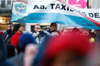 Taxistas vuelven a la calle este sábado con una manifestación contra la "uberización de los servicios públicos"