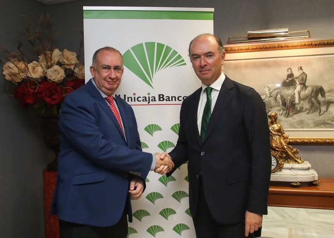 Jaun jose sanchez luque firma acuerdo con Unicaja condiciones Director Territori