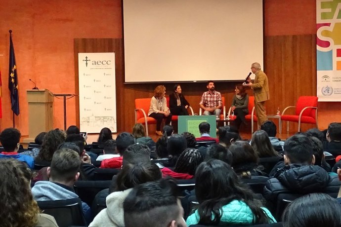 Encuentro sobre cáncer en jóvenes