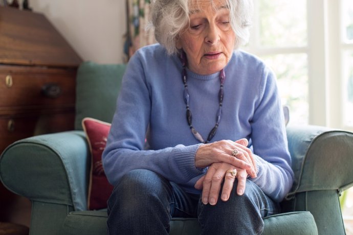 Mujer mayor con Parkinson