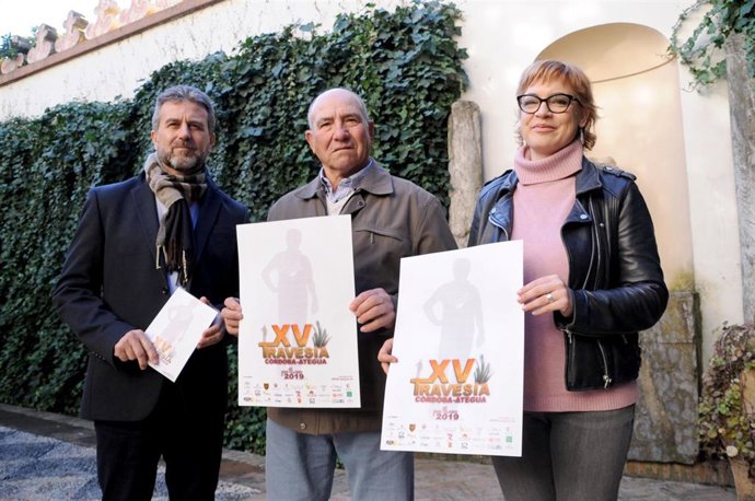 Ruz, Sánchez (izda.) y Osuna en la presentación de la travesía