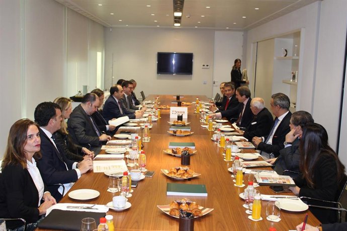 El embajador de Paraguay en España se reúne con socios de Cesur en Sevilla