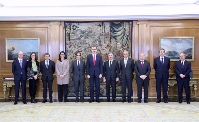 El rei Felip VI amb membres del nou consell d'administració de Fira de Barcelona