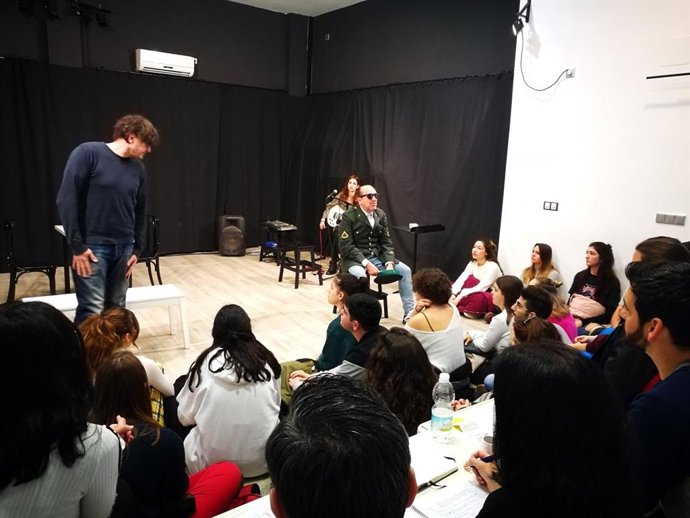 Estudiantes visitan el ensayo de 'Mitad del mundo'