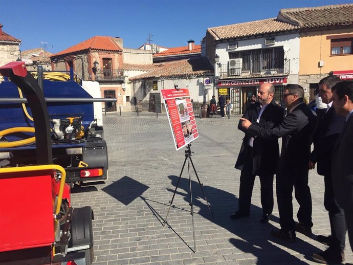 El vicepresidente del Gobierno de la Comunidad, Pedro Rollán, de visita por pueb