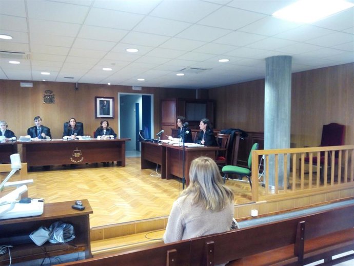 Trabajadora del Sergas acusada de acceder al historial de su hija sin su permiso