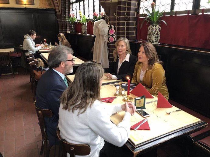 Carmen Crespo se reúne con el embajador de España en Alemania