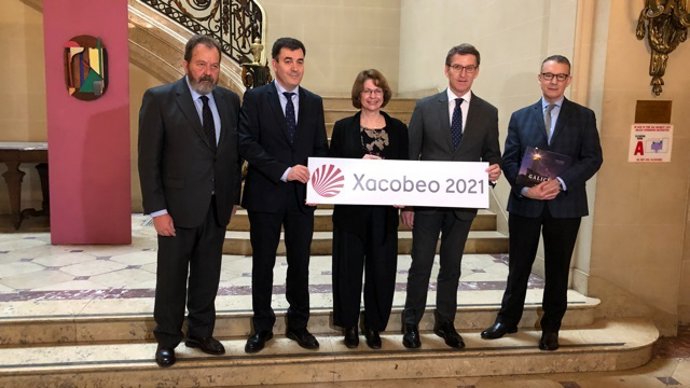 Firma convenio para celebrar simposio sobre el Camino de Santiago en Nueva York.