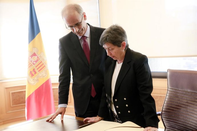 Antoni Martí (jefe de Gobierno de Andorra) Teresa Cunillera (delegada del Gobier