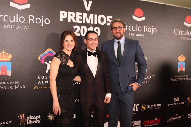 Máxim Huerta junto a Alberto Cerezuela y su esposa, Noelia