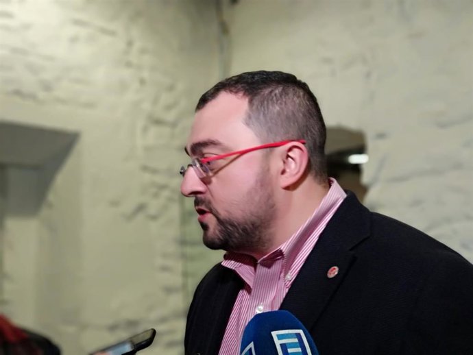 El secretario general de la FSA-PSOE, Adrián Barbón