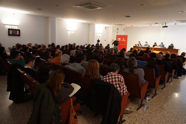 El Consell Polític de EUPV aprueba confluir con Podem en las autonómicas aunque los militantes tendrán que ratificarlo