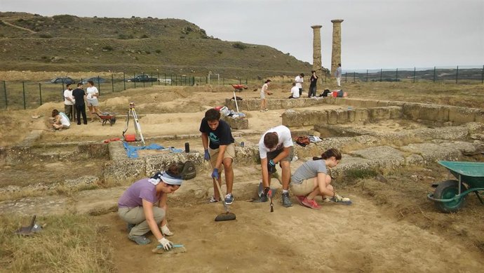 Estudiantes de la Unav realizan prácticas en Los Bañales de Uncastillo