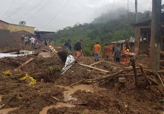 Tres Muertos Y Al Menos Mil Damnificados Por Los Violentos Deslizamientos De Tierra En Perú 1128