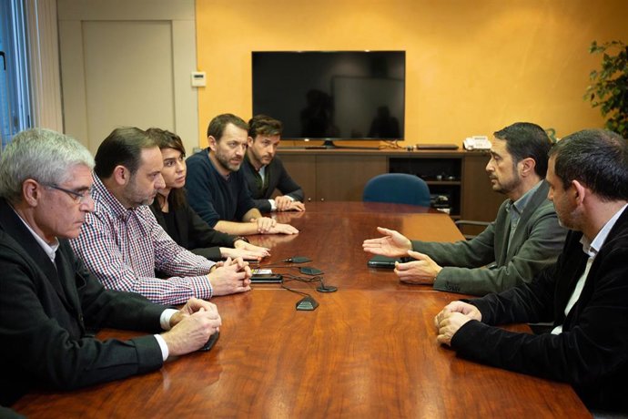 Reunión entre el ministro de Fomento, José Luis Ábalos, y el conseller de Territ