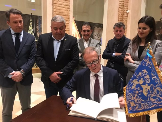 José Guirao, ministro de Cultura y Deportes, visitando el Paso Azul de Lorca