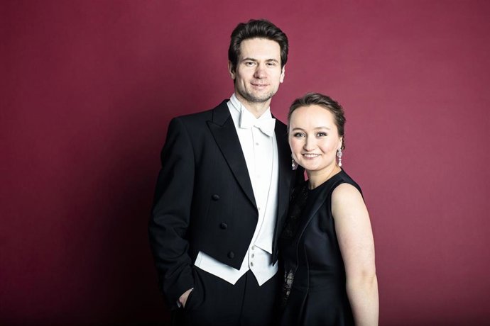 La soprano Julia Lezhneva y el maestro Mikhail Antonenko