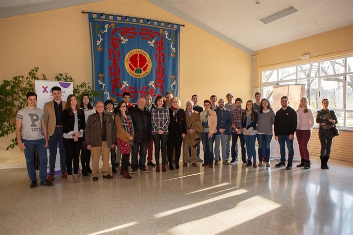 Foto de grupo de los participantes en el programa Explorer 'Jóvenes con ideas' 2