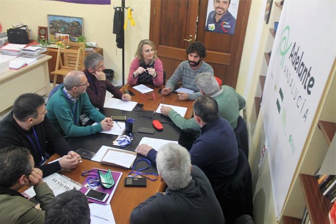 Reunión de IU y Participa con el sector del taxi