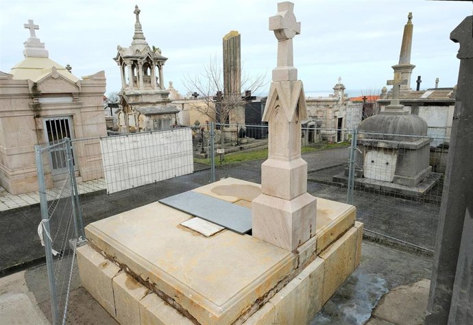 Obras de restauración del panteón de Menéndez Pelayo