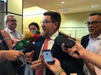 PSOE-A sobre la concentración en Colón: "PP, Cs y Vox están compitiendo por ver quién manda en el gallinero"