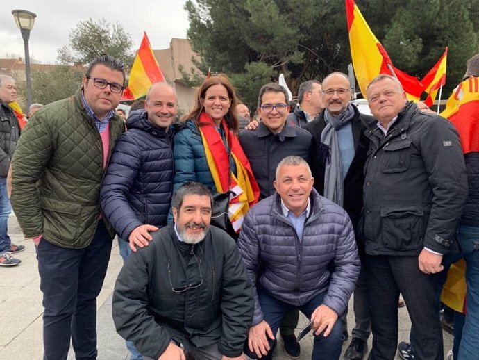Miembros de Ciudadanos de Castilla y León en la manifestación 'Por España, ¡Elec
